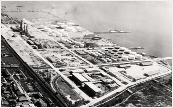 Строительство первого НПЗ Идемицу, 1957 г.