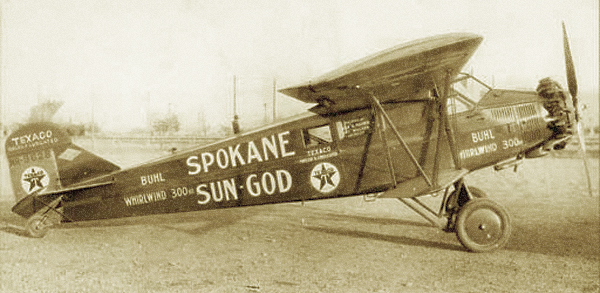 Самолеты авиакомпании Spokane Sun God заправляются авиационным бензином Texaco, 1929 г.